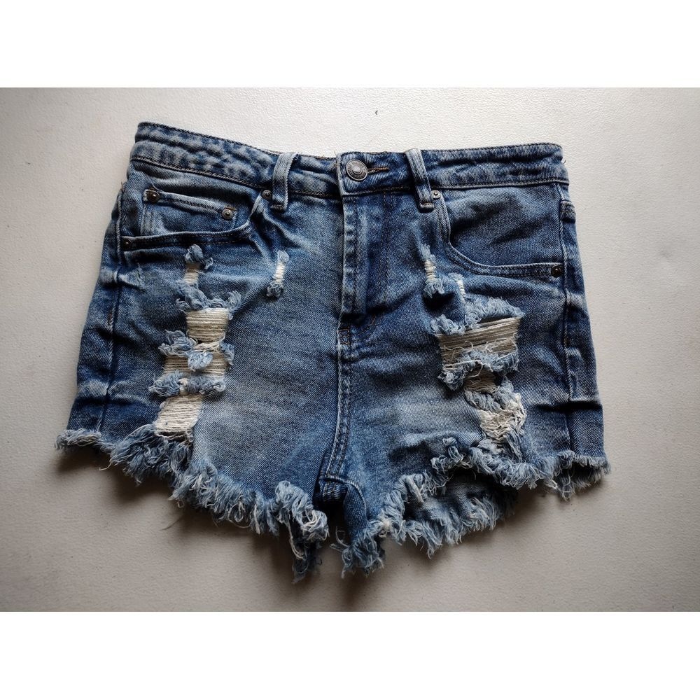Almost Famous Women's Size 5 Blue Distressed‎ Denim Frayed Hem Shorts